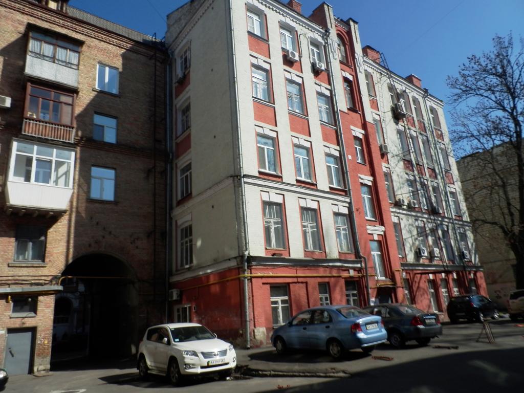 Yourhostel Kiev Kyiv Exterior photo