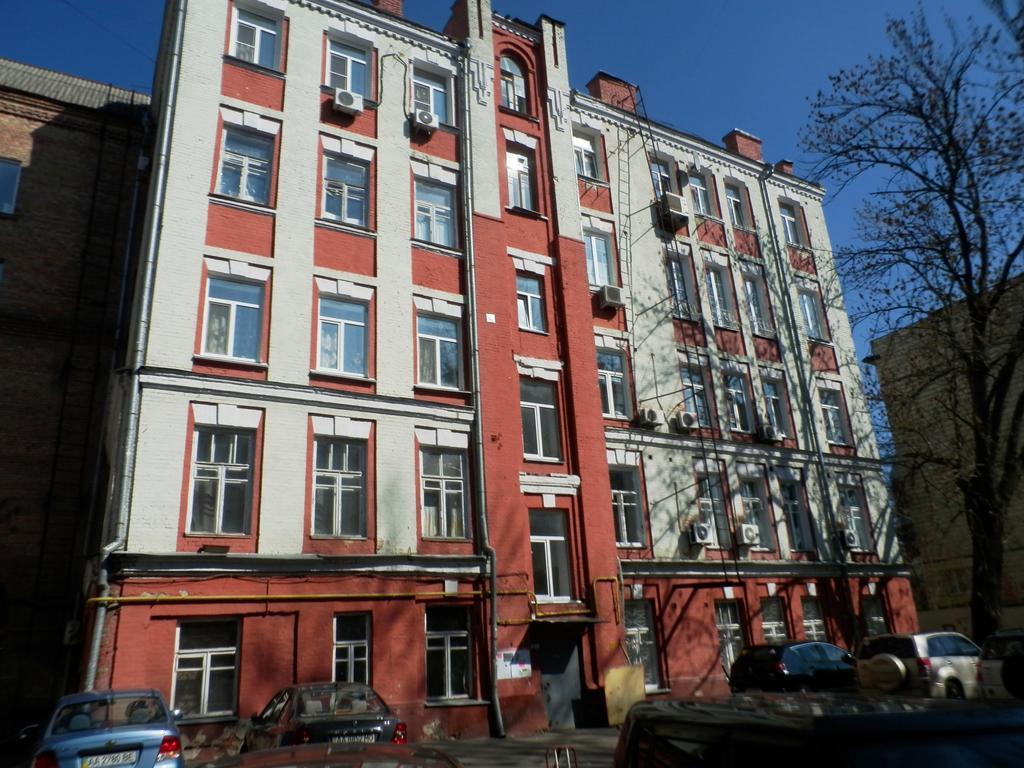 Yourhostel Kiev Kyiv Exterior photo